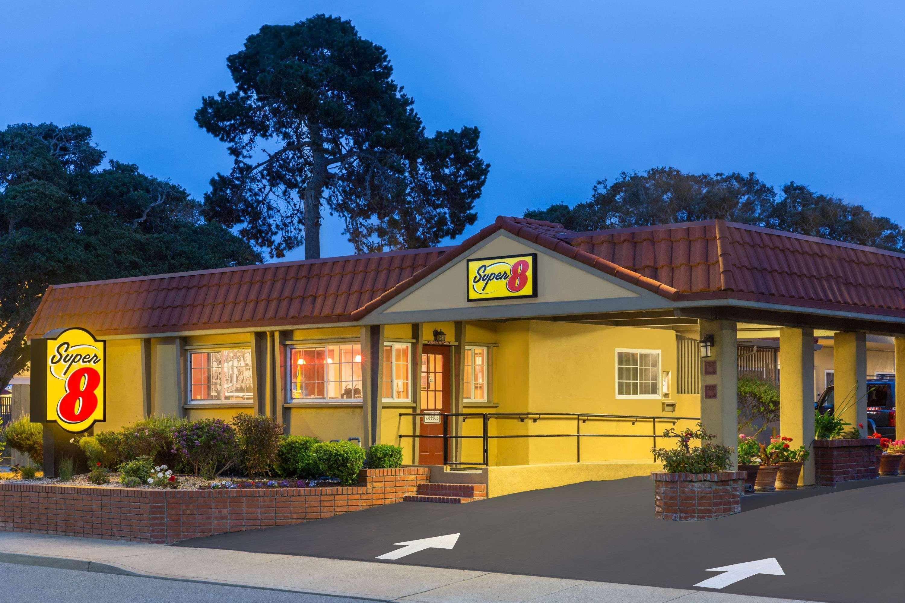 Super 8 By Wyndham Motel Monterey