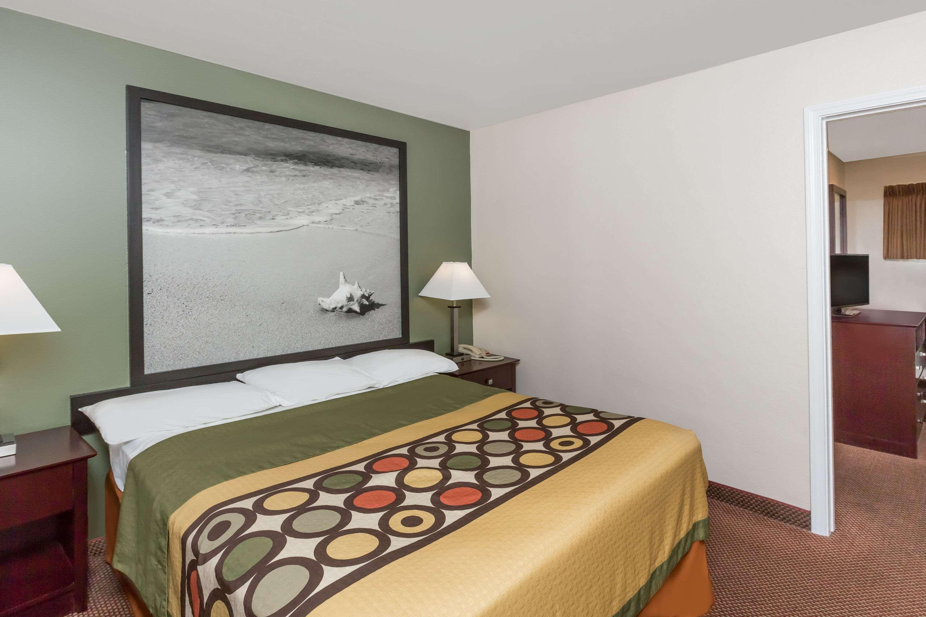 Super 8 By Wyndham Motel