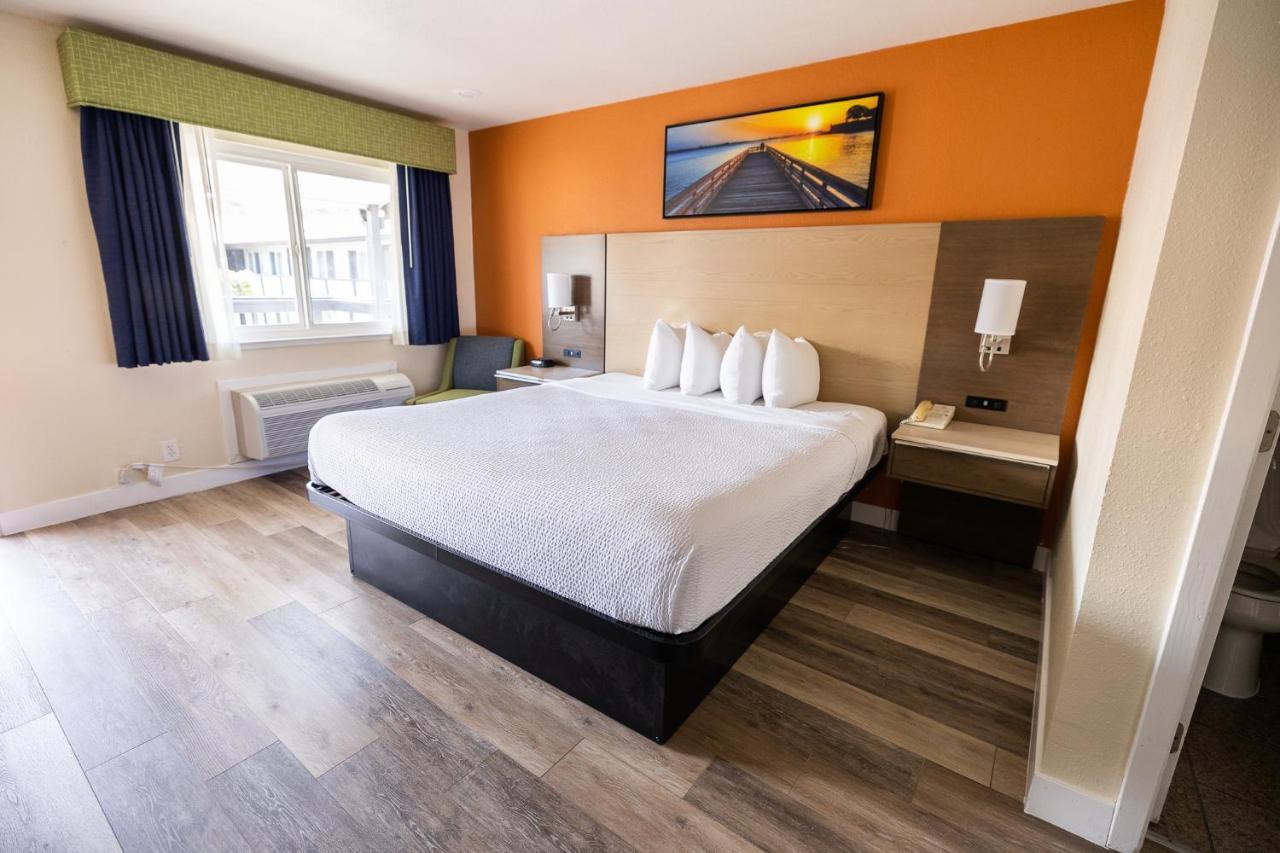 Days By Wyndham Downtown 2* Monterey