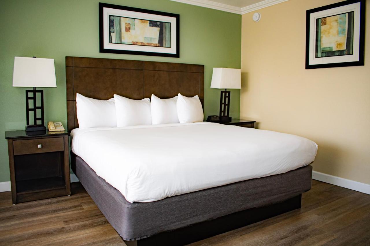 Travelodge By Wyndham Bay 3* Monterey