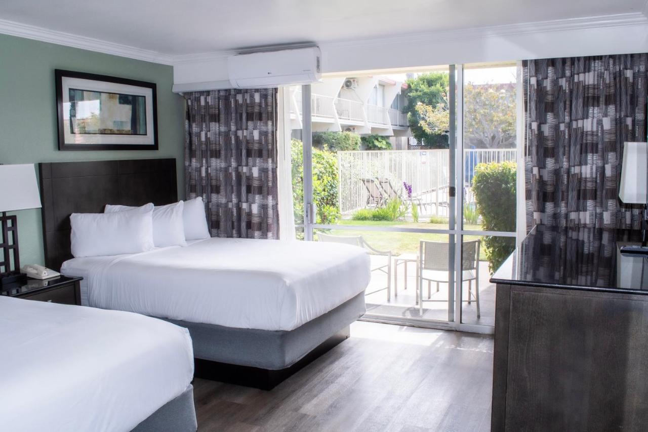Hotel Travelodge By Wyndham Bay 3*