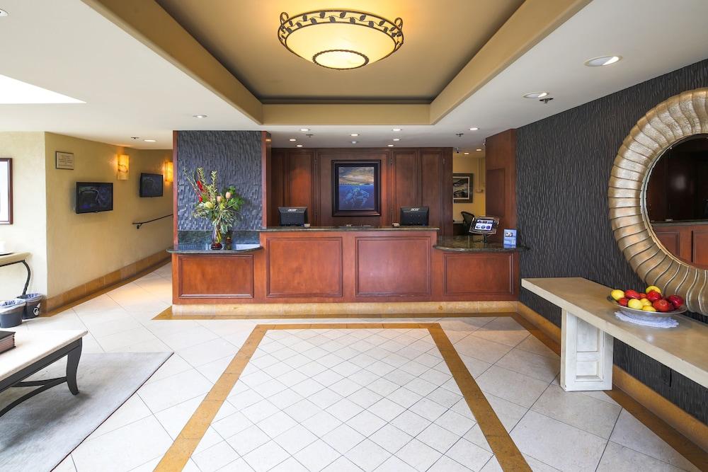 Bay 4* Monterey