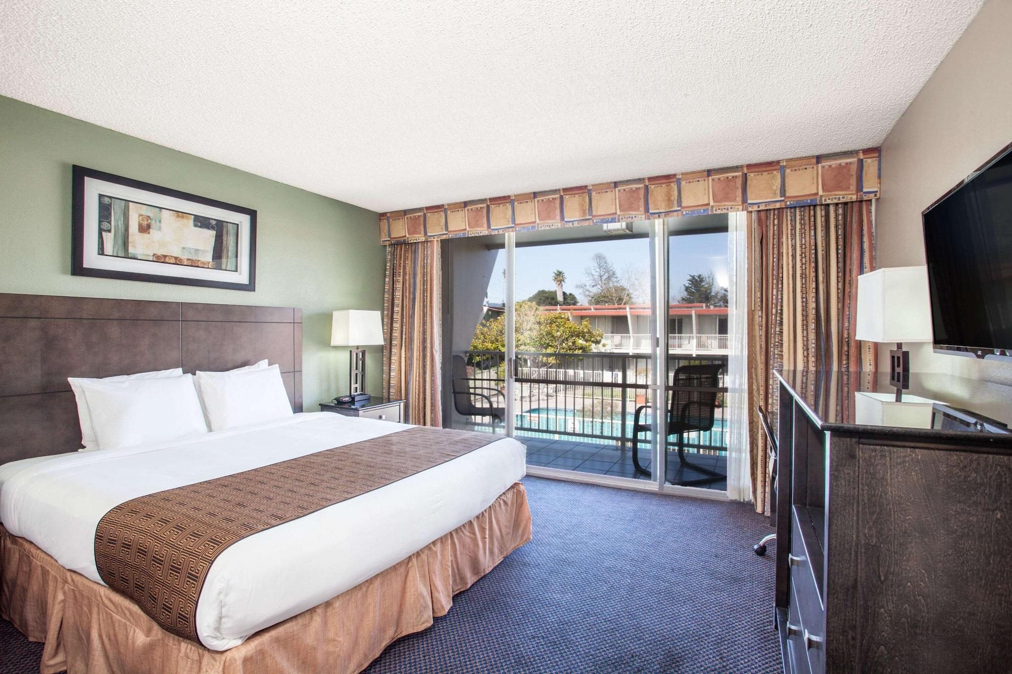 Travelodge By Wyndham Bay 3*
