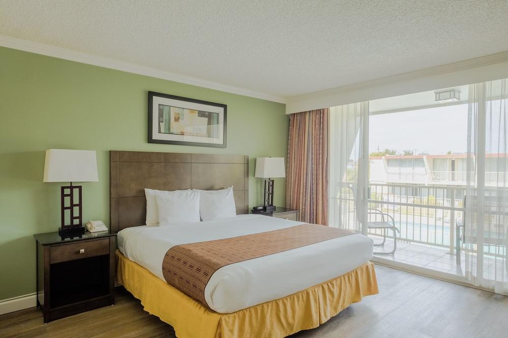 Travelodge By Wyndham Bay Hotel 3*