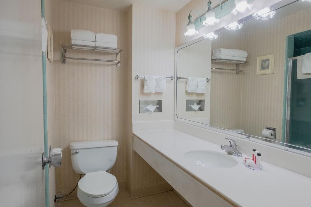 Hotel Travelodge By Wyndham Bay 3*