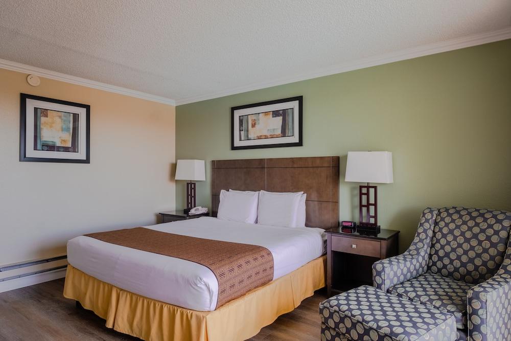 Hotel Travelodge By Wyndham Bay 3*