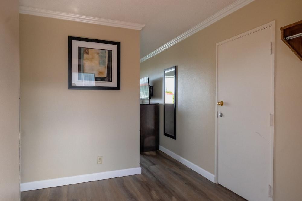 Travelodge By Wyndham Bay 3* Monterey