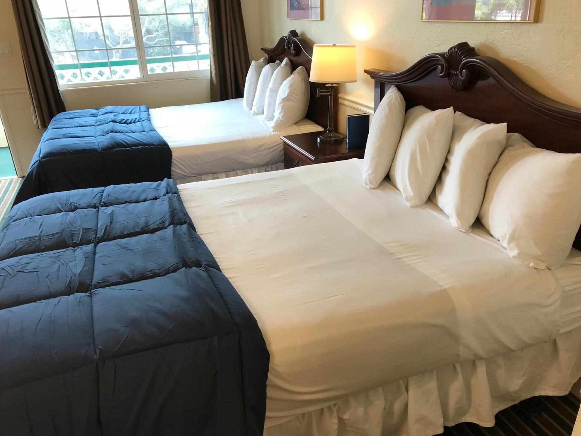 Motel Pines 2*