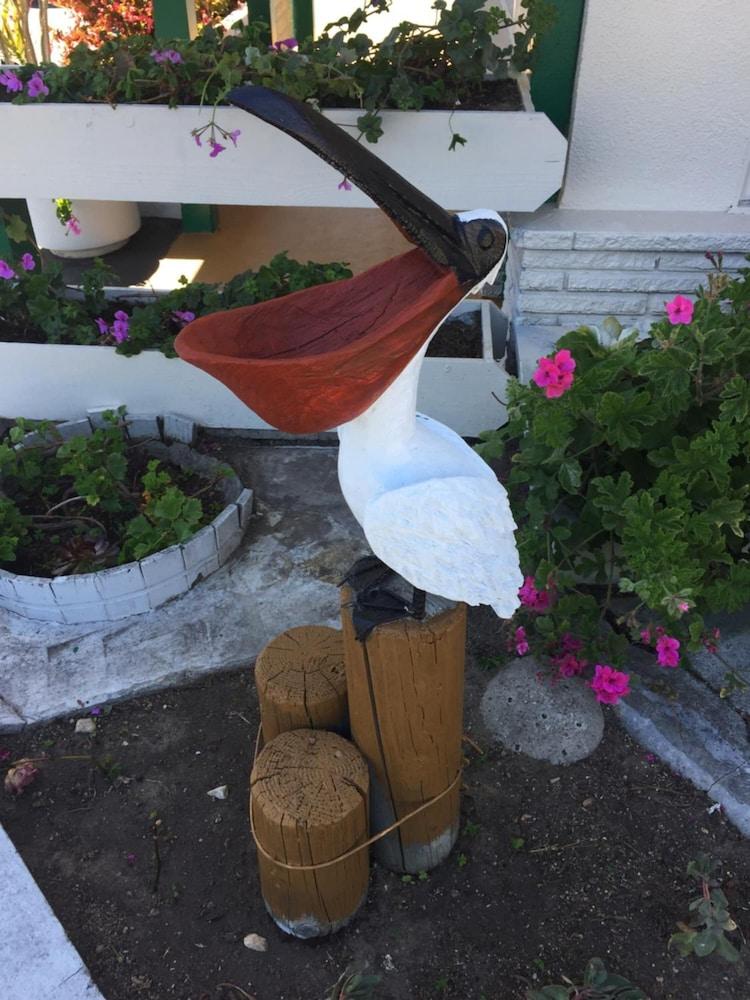 Pines Motel