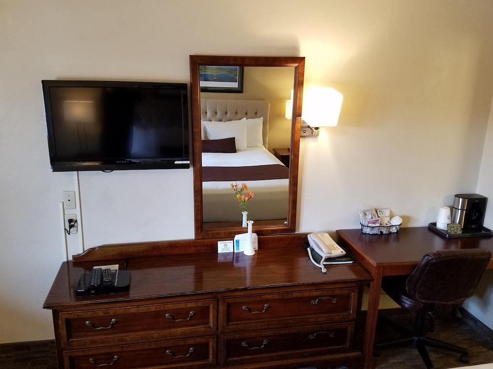 Lone Oak Motel Monterey