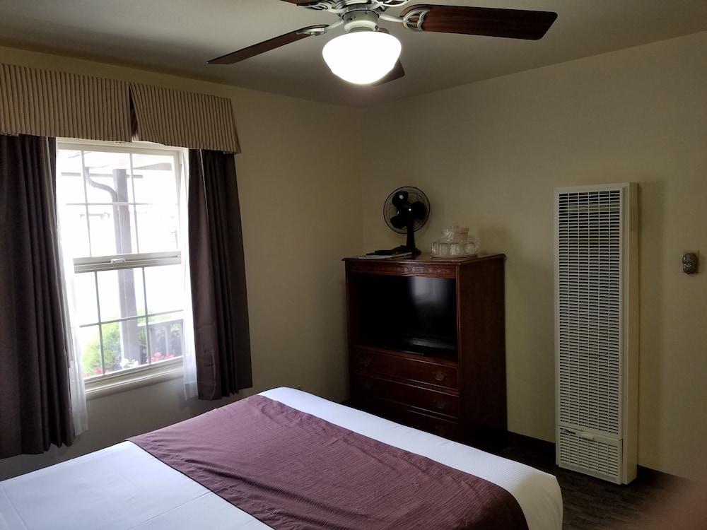 Lone Oak Motel Monterey