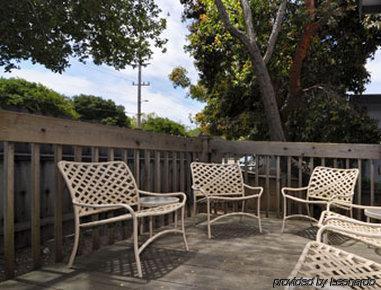 Ramada By Wyndham 3* Monterey