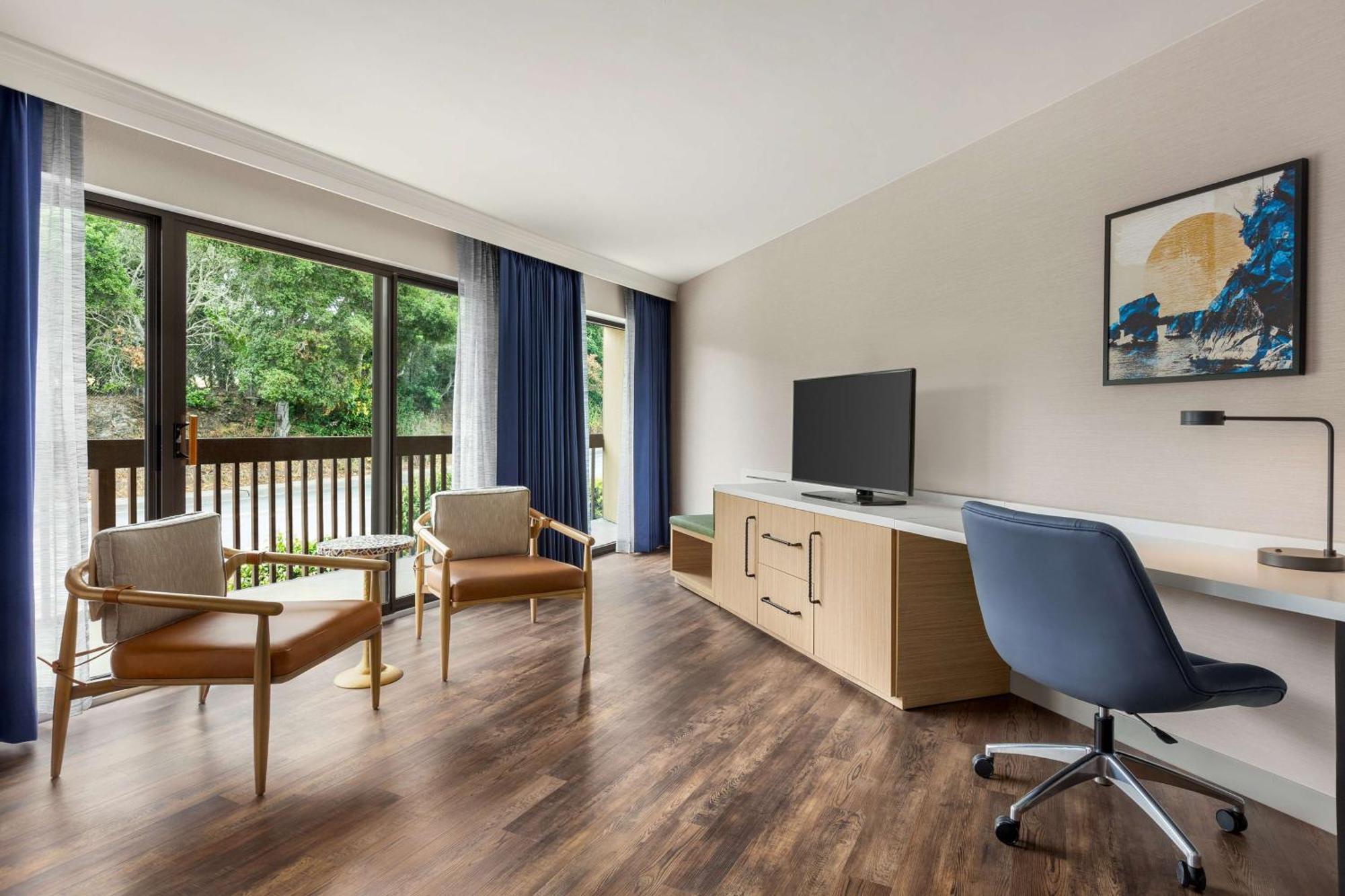 Hilton Garden Hotel 3*
