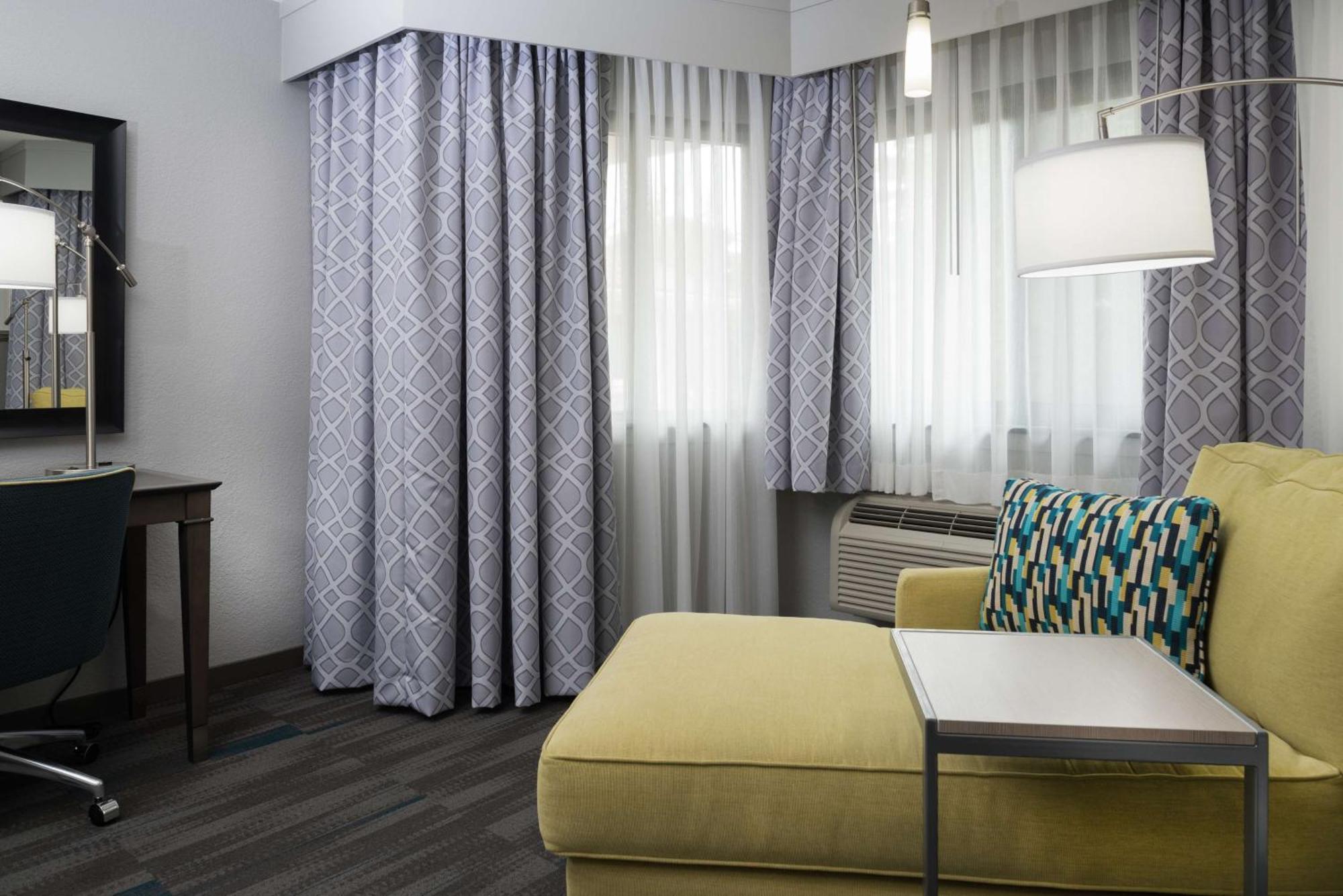 Hampton 3* Monterey
