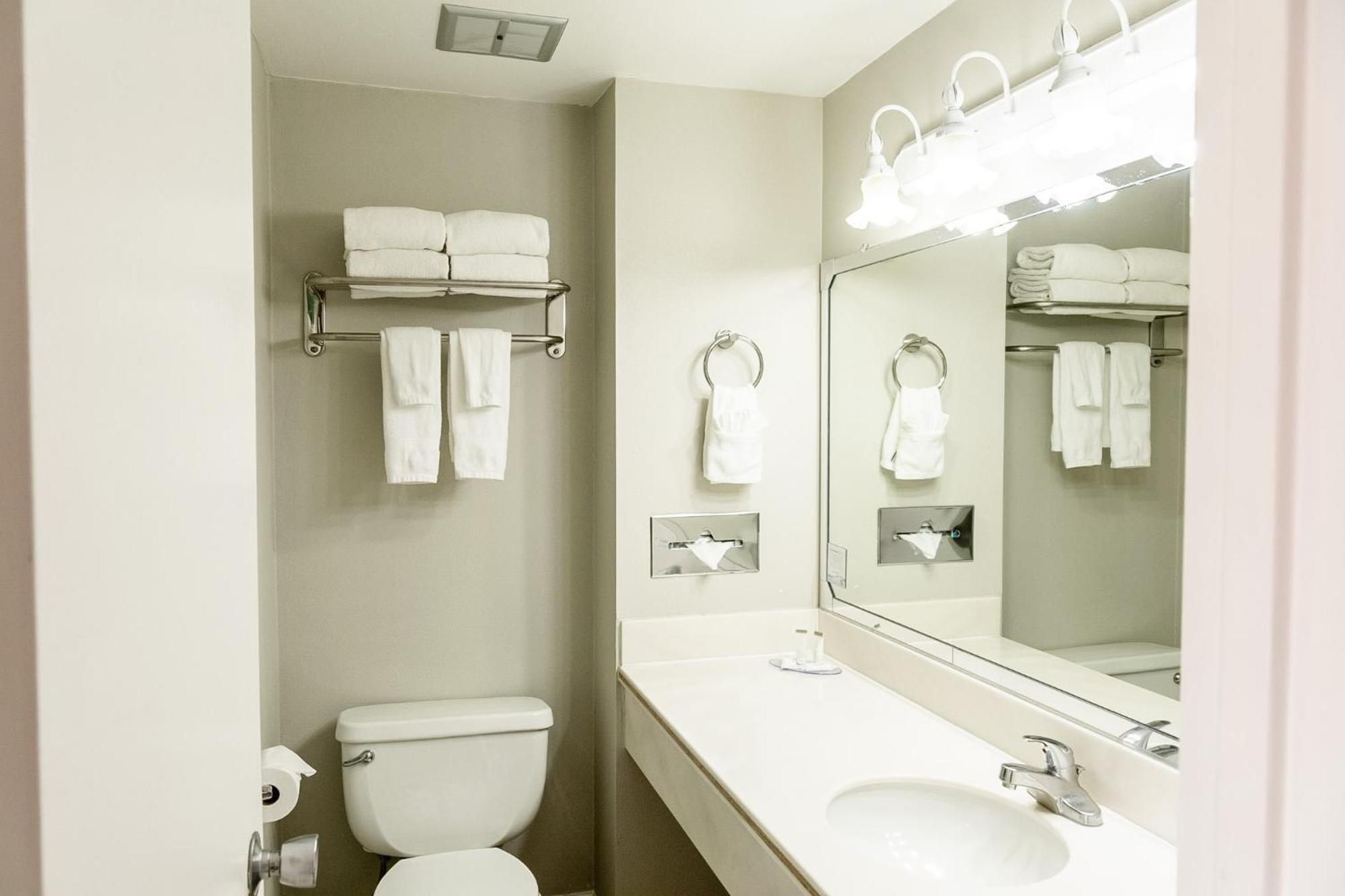 Travelodge By Wyndham Bay Hotel 3*