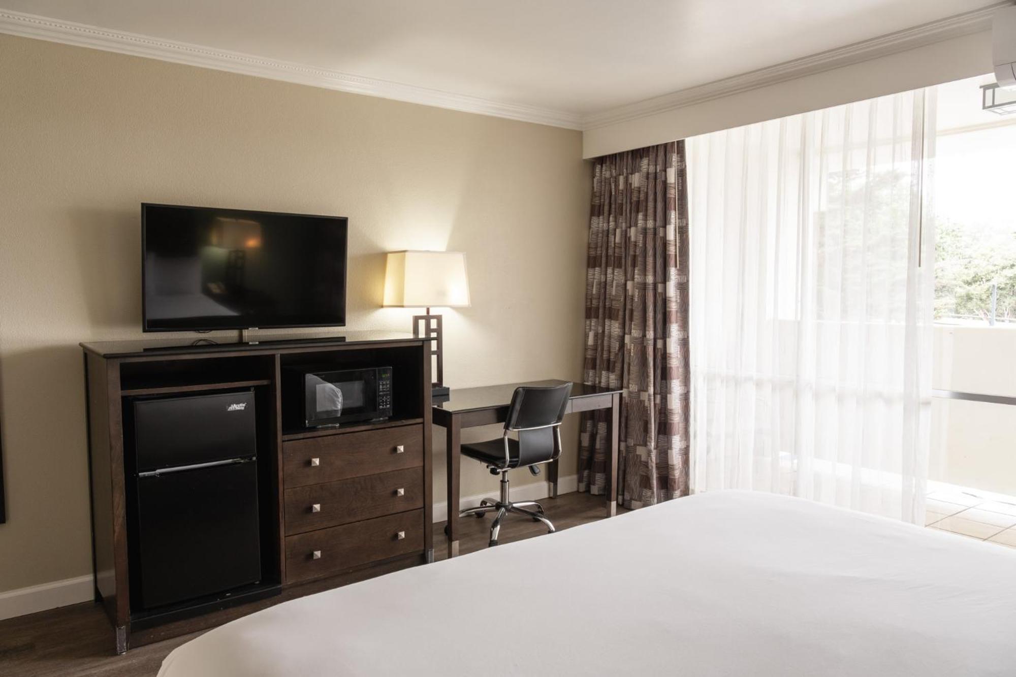Travelodge By Wyndham Bay