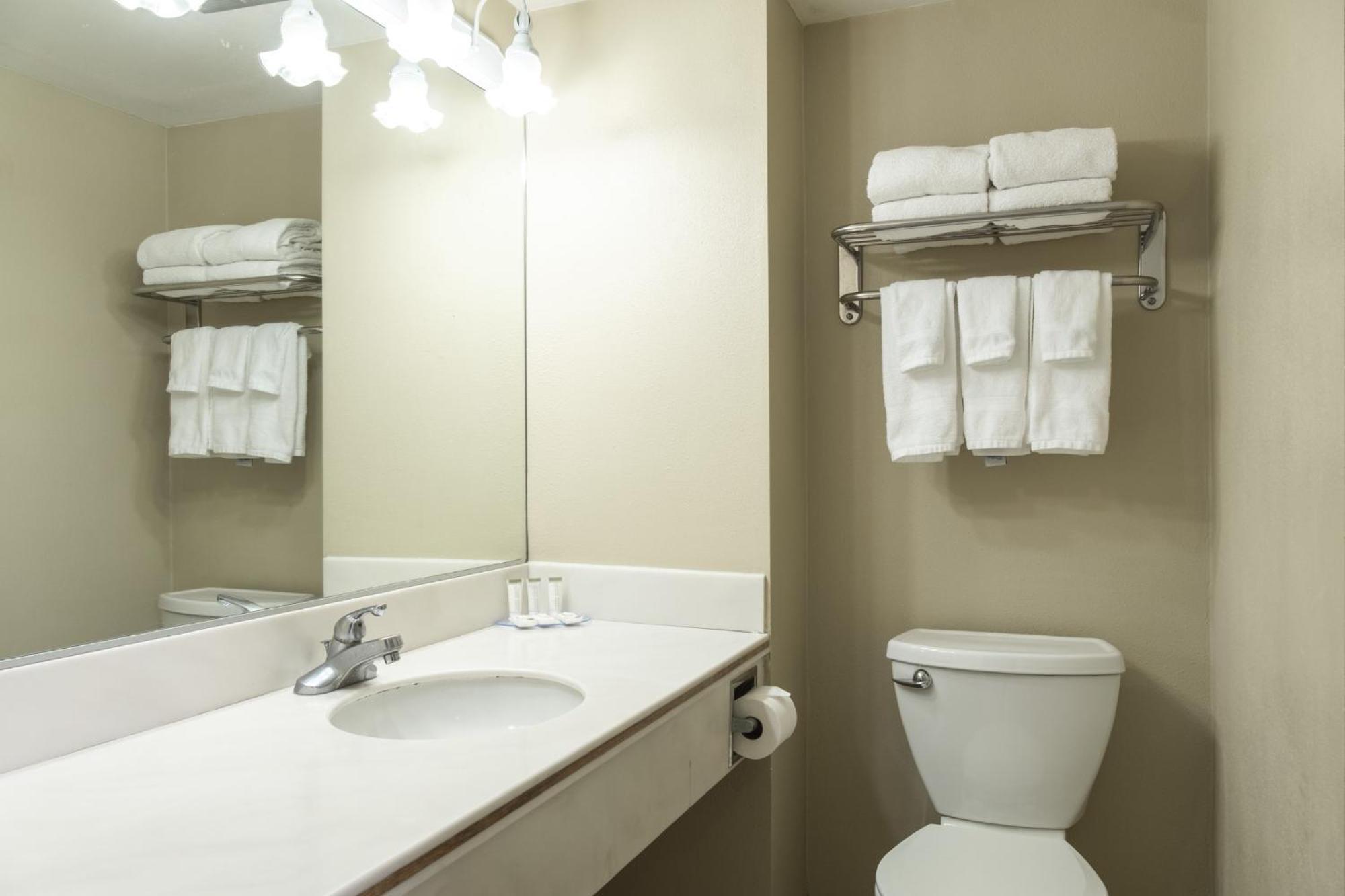 Hotel Travelodge By Wyndham Bay Monterey
