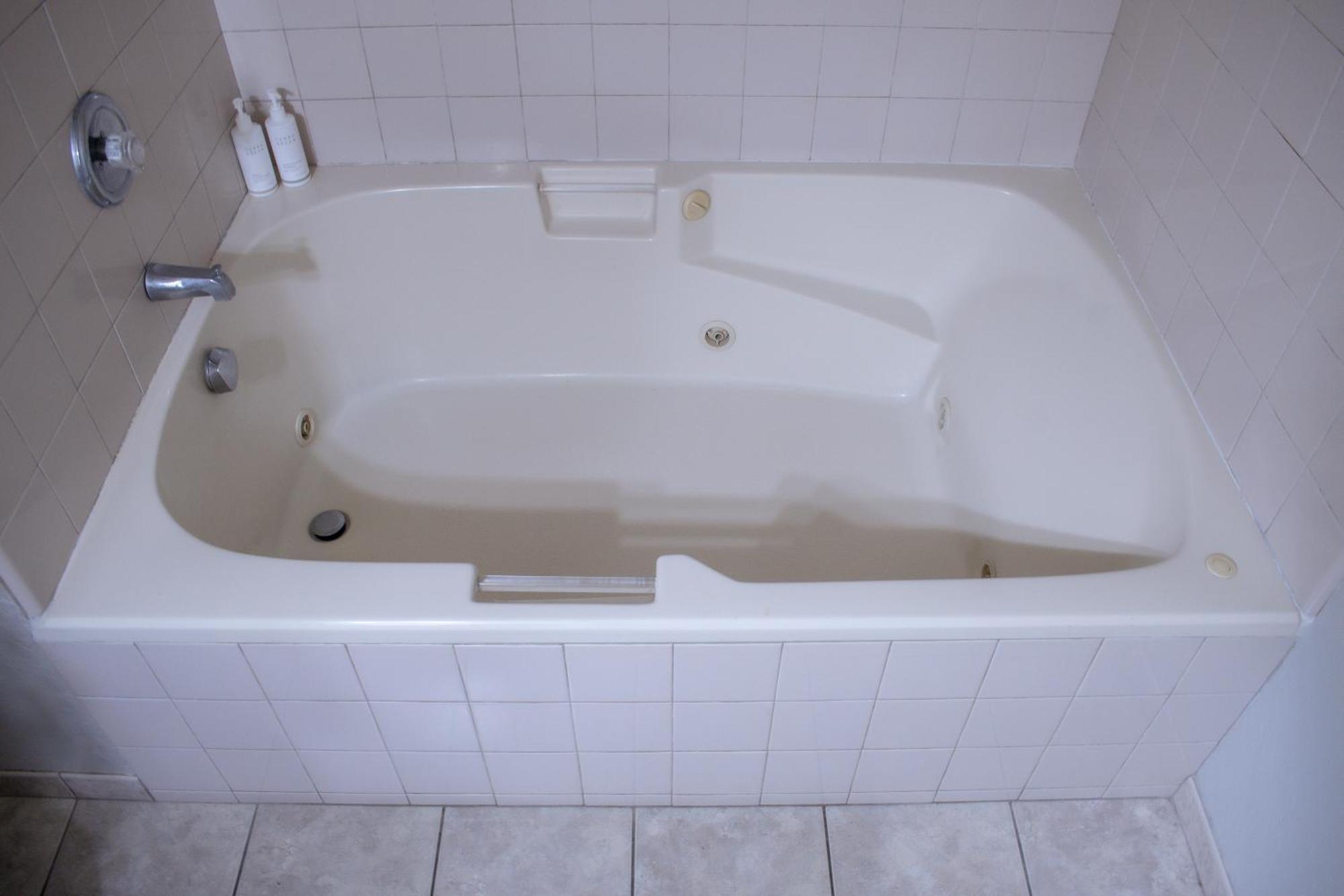 Travelodge By Wyndham Bay Hotel 3*
