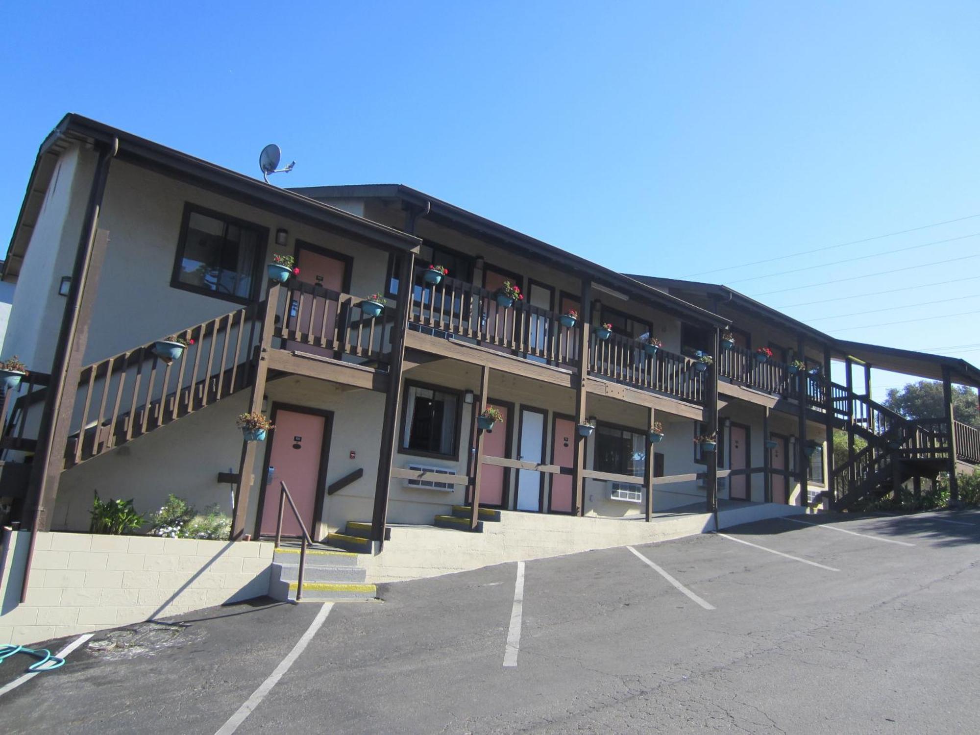 Fairgrounds Inn 2*