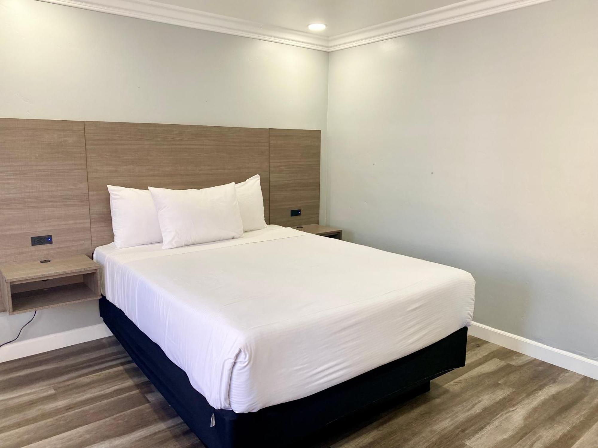 Motel Lone Oak Monterey