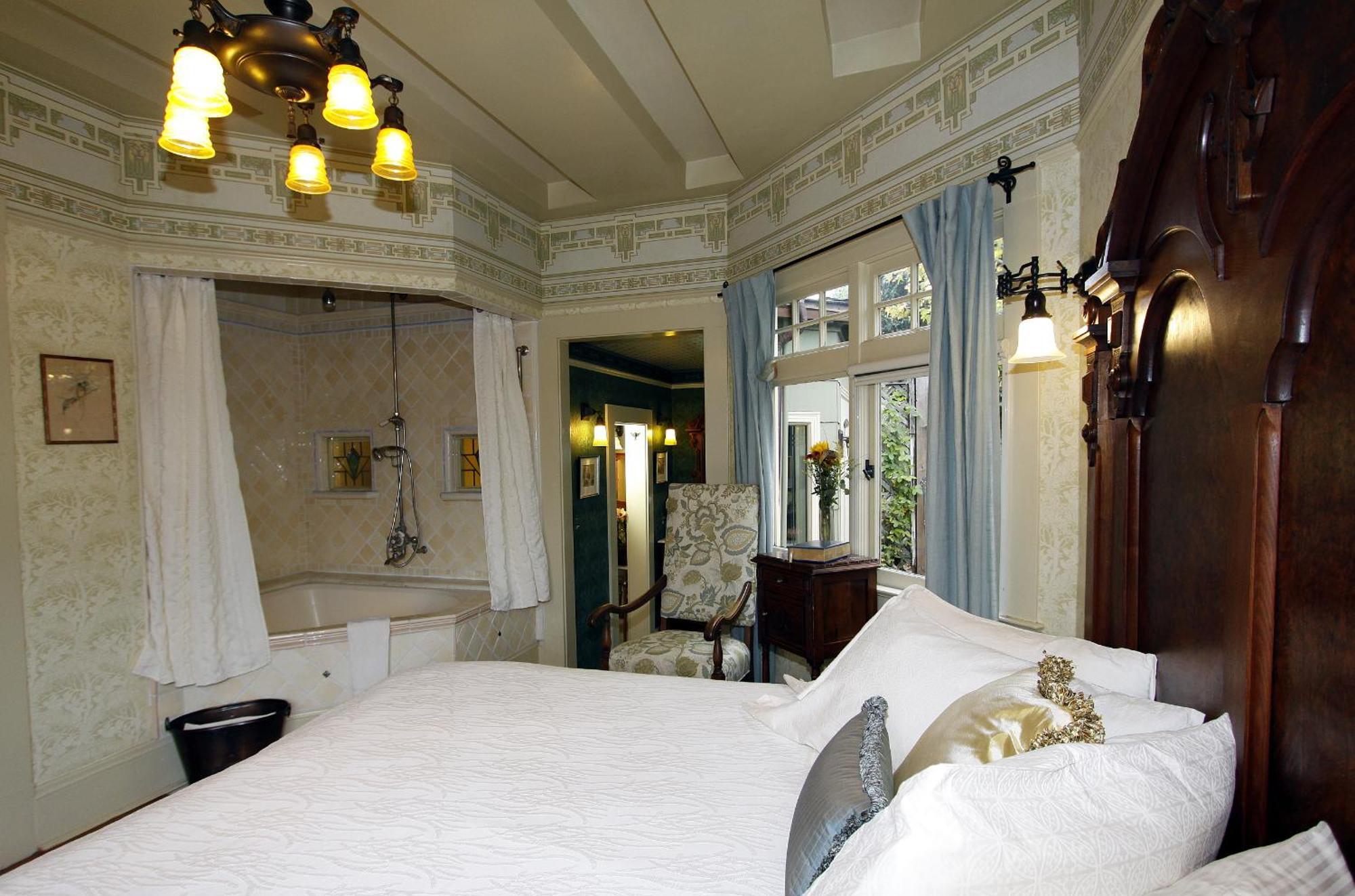 The Jabberwock Bed & Breakfast 3*