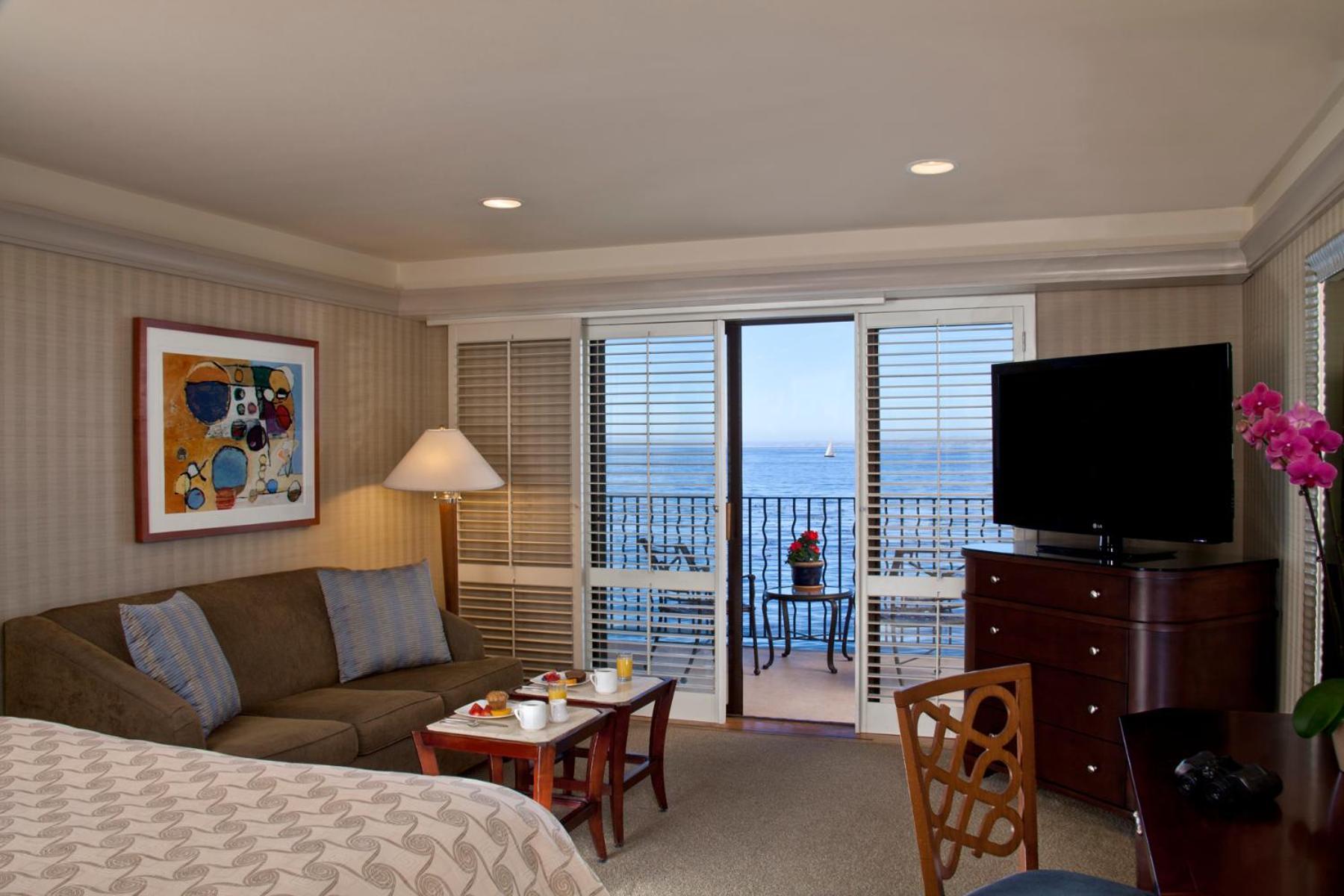 Bay 4* Monterey
