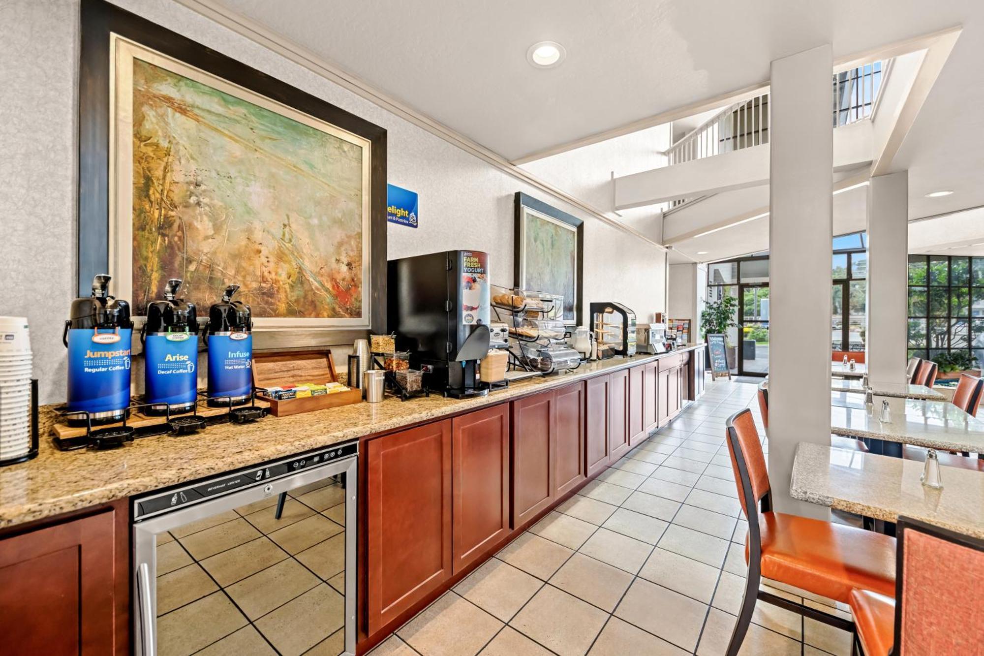 Western De Anza Hotel 3*