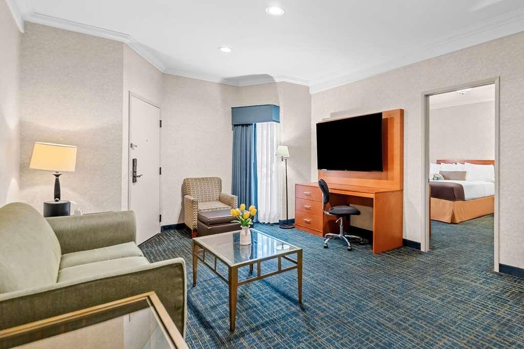 Western De Anza 3* Monterey
