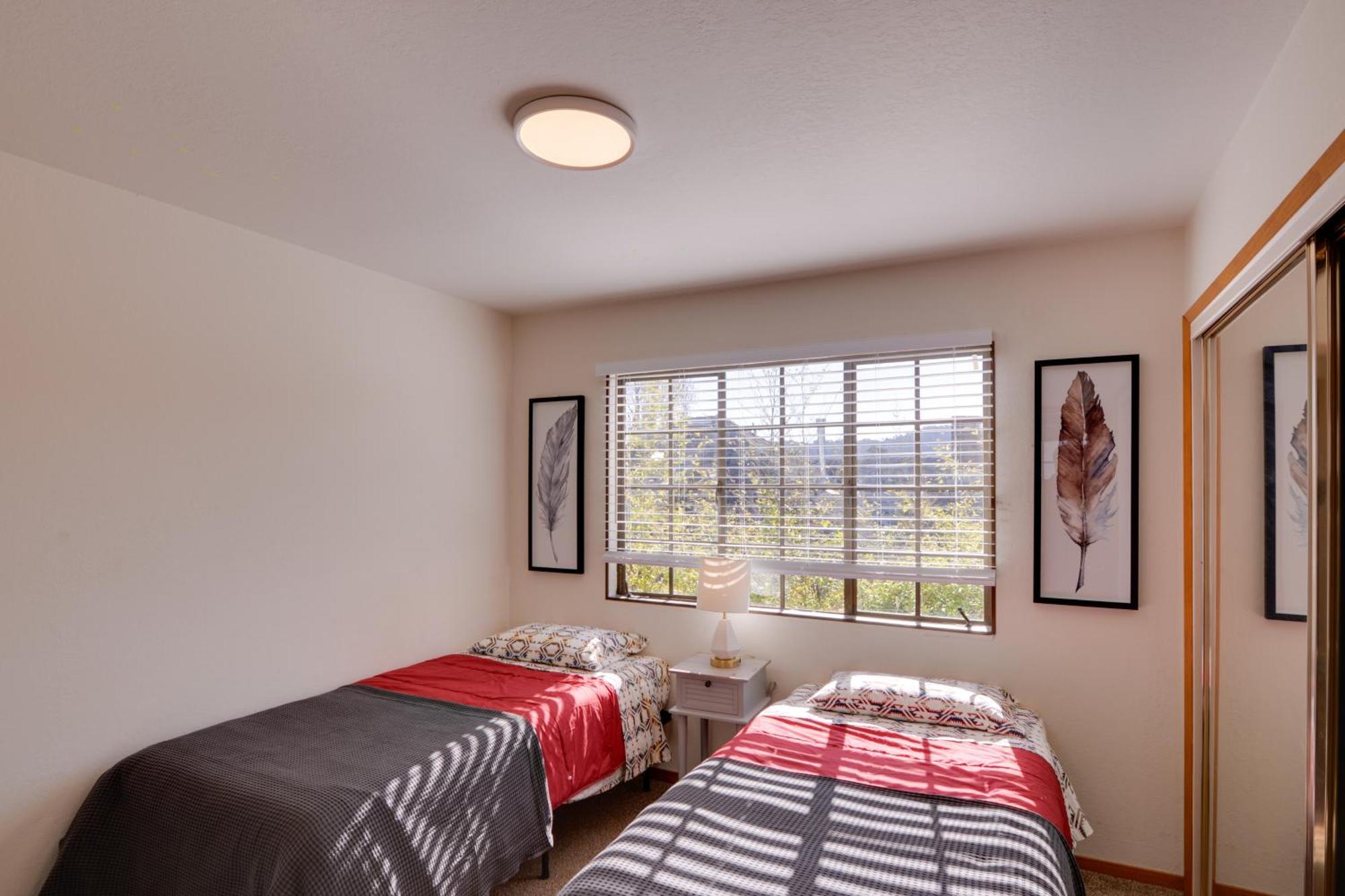 Breezy And Central Apt With Bay View! *