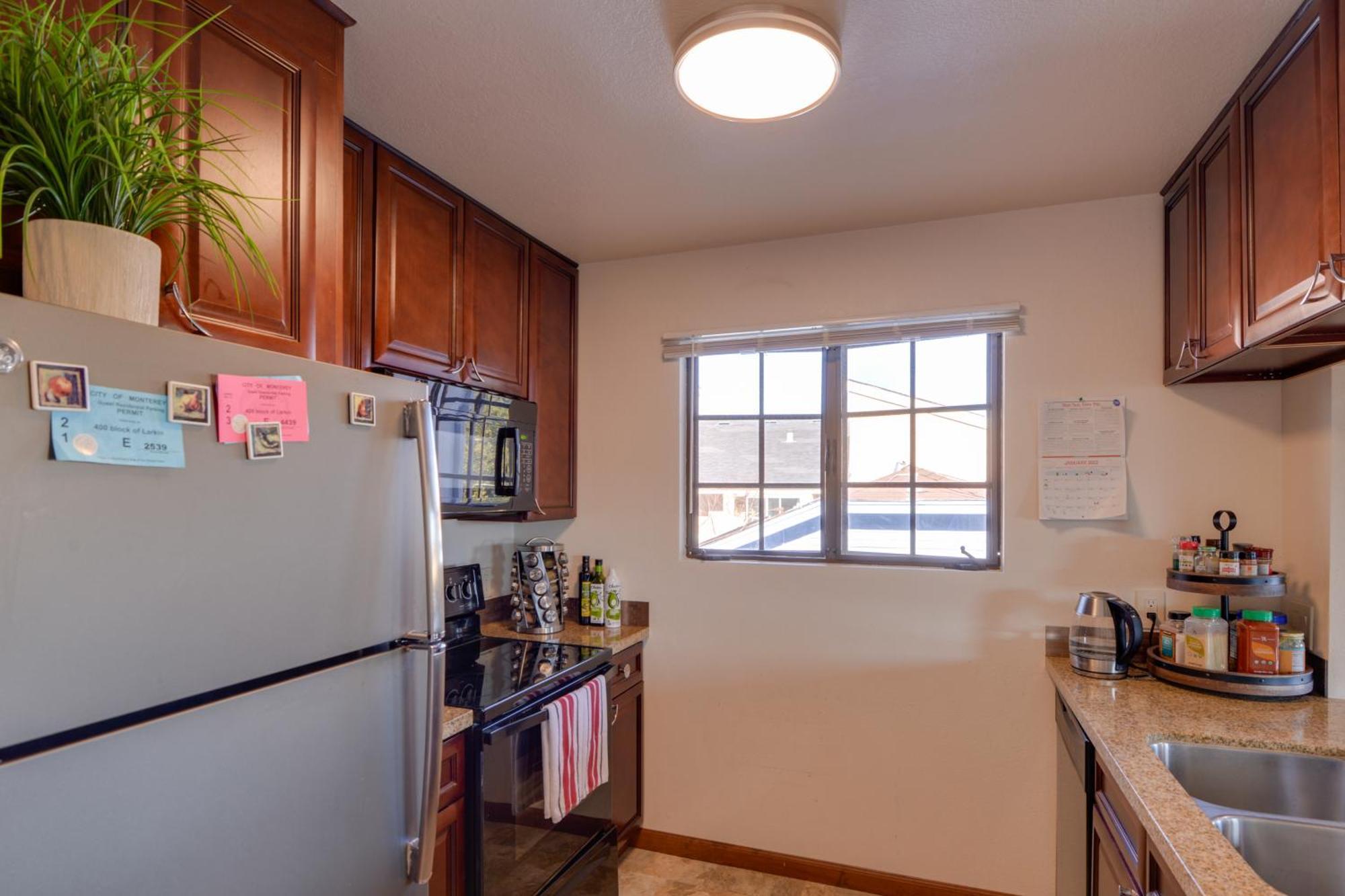 Breezy And Central Apt With Bay View!