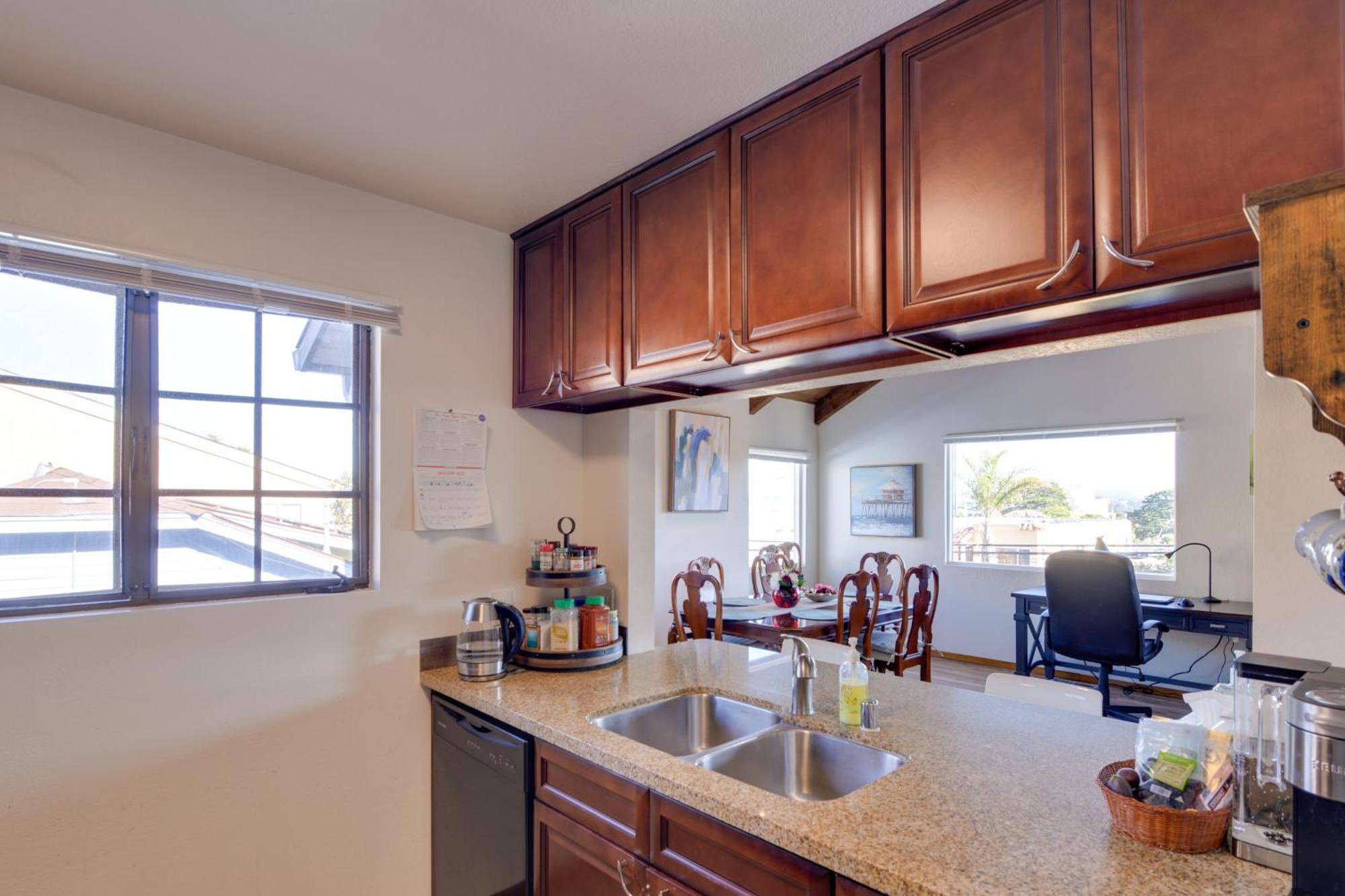 Apartment Breezy And Central Apt With Bay View! *