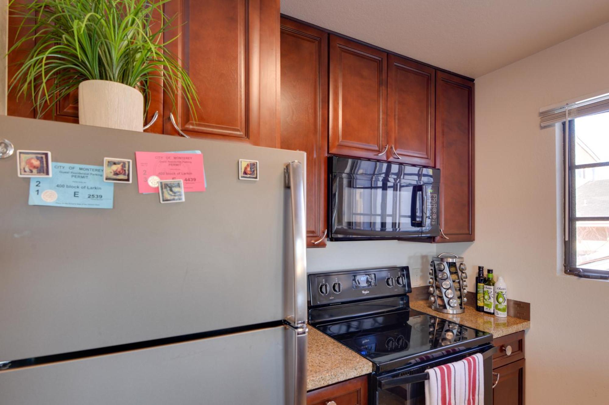 Breezy And Central Apt With Bay View! Apartment Monterey