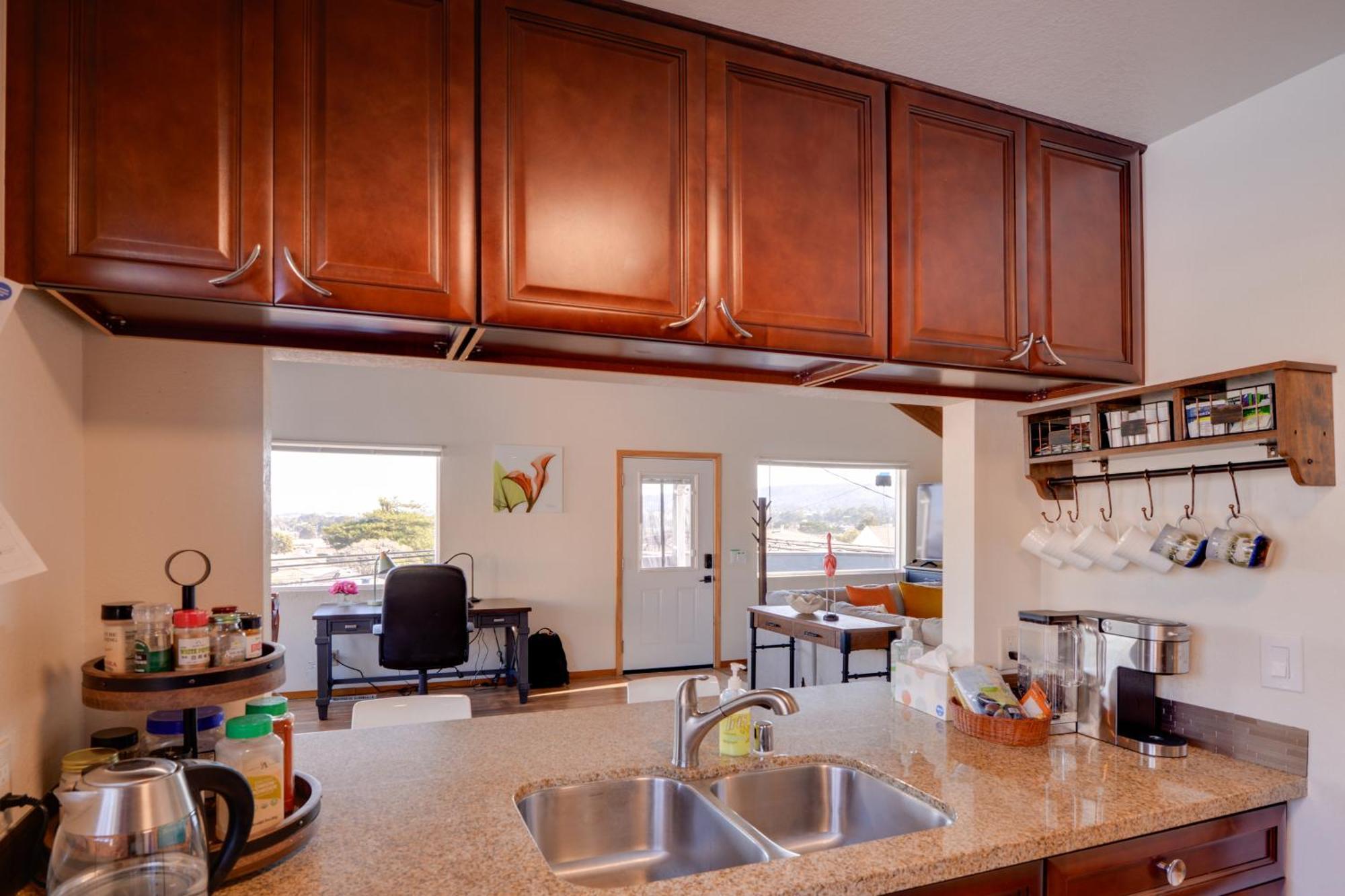 Breezy And Central Apt With Bay View! * Monterey