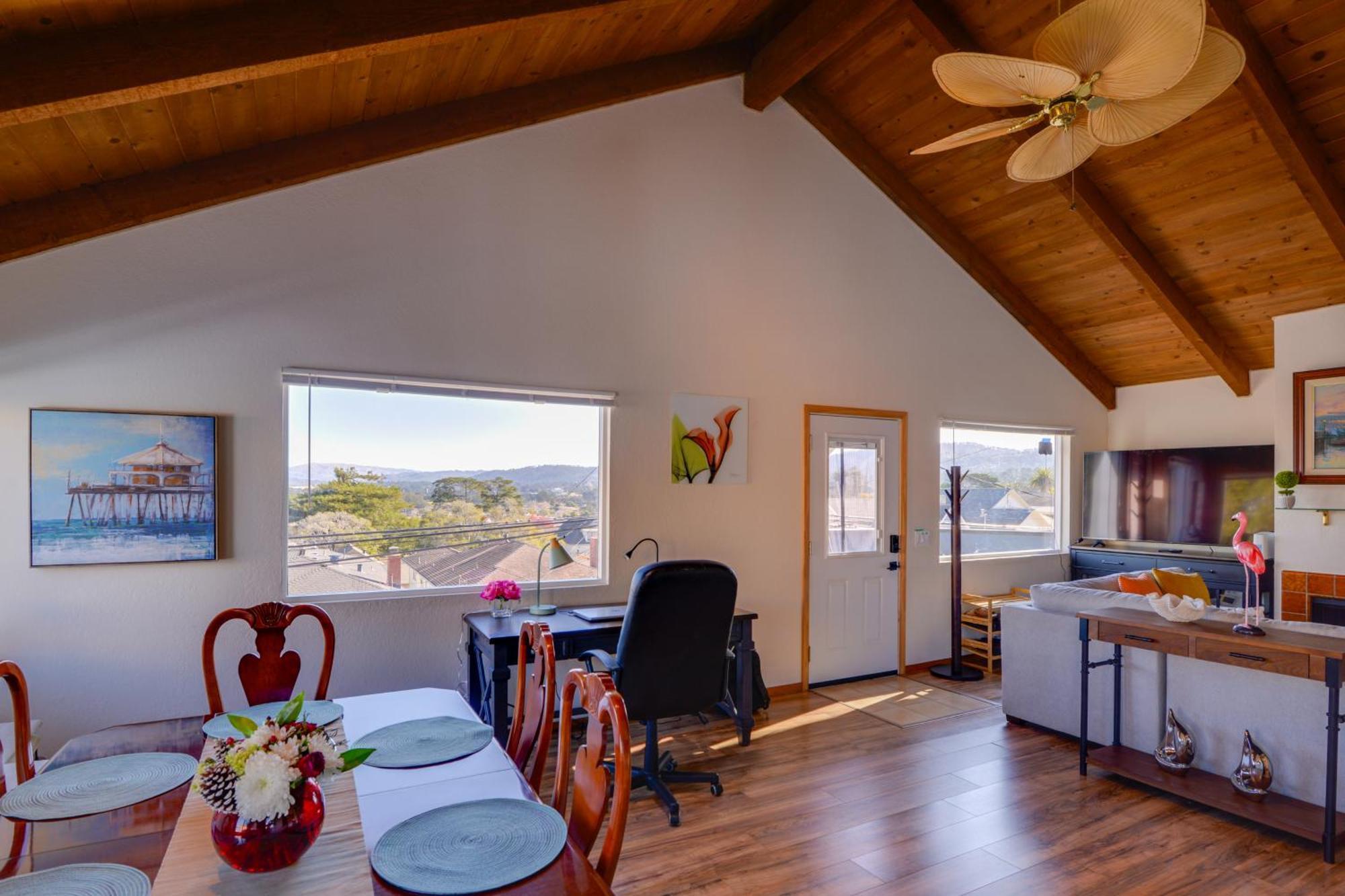 Apartment Breezy And Central Apt With Bay View! *