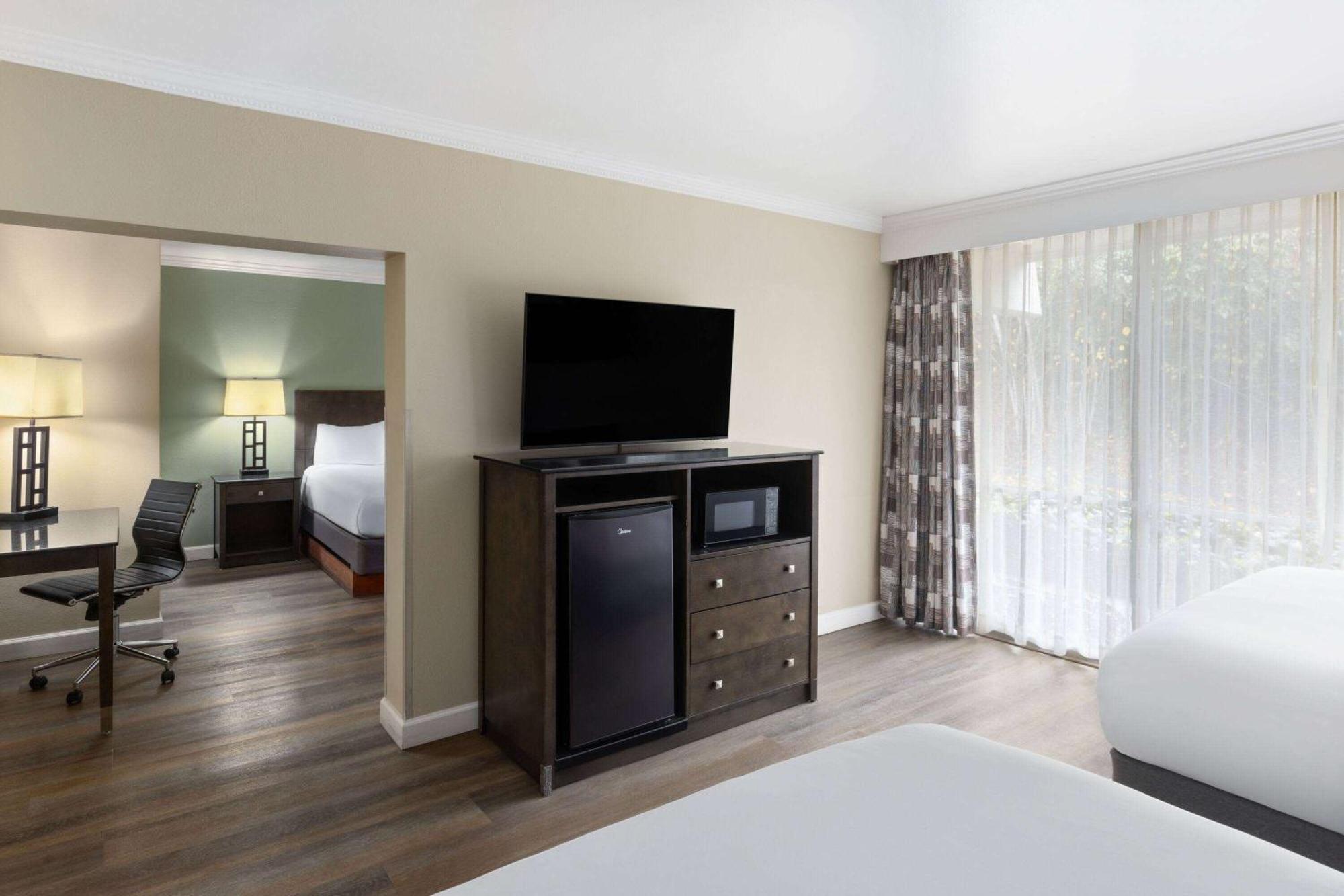 Hotel Travelodge By Wyndham Bay 3*