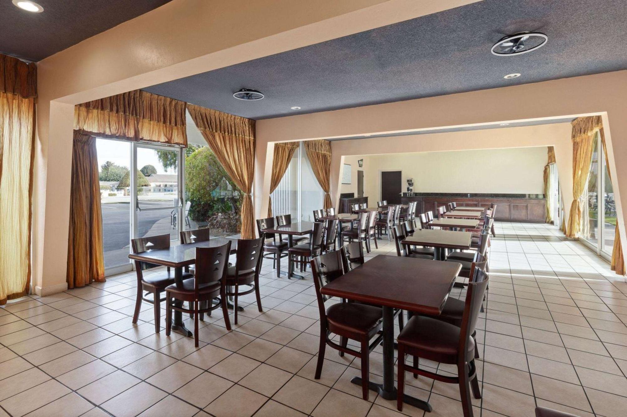Hotel Travelodge By Wyndham Bay Monterey