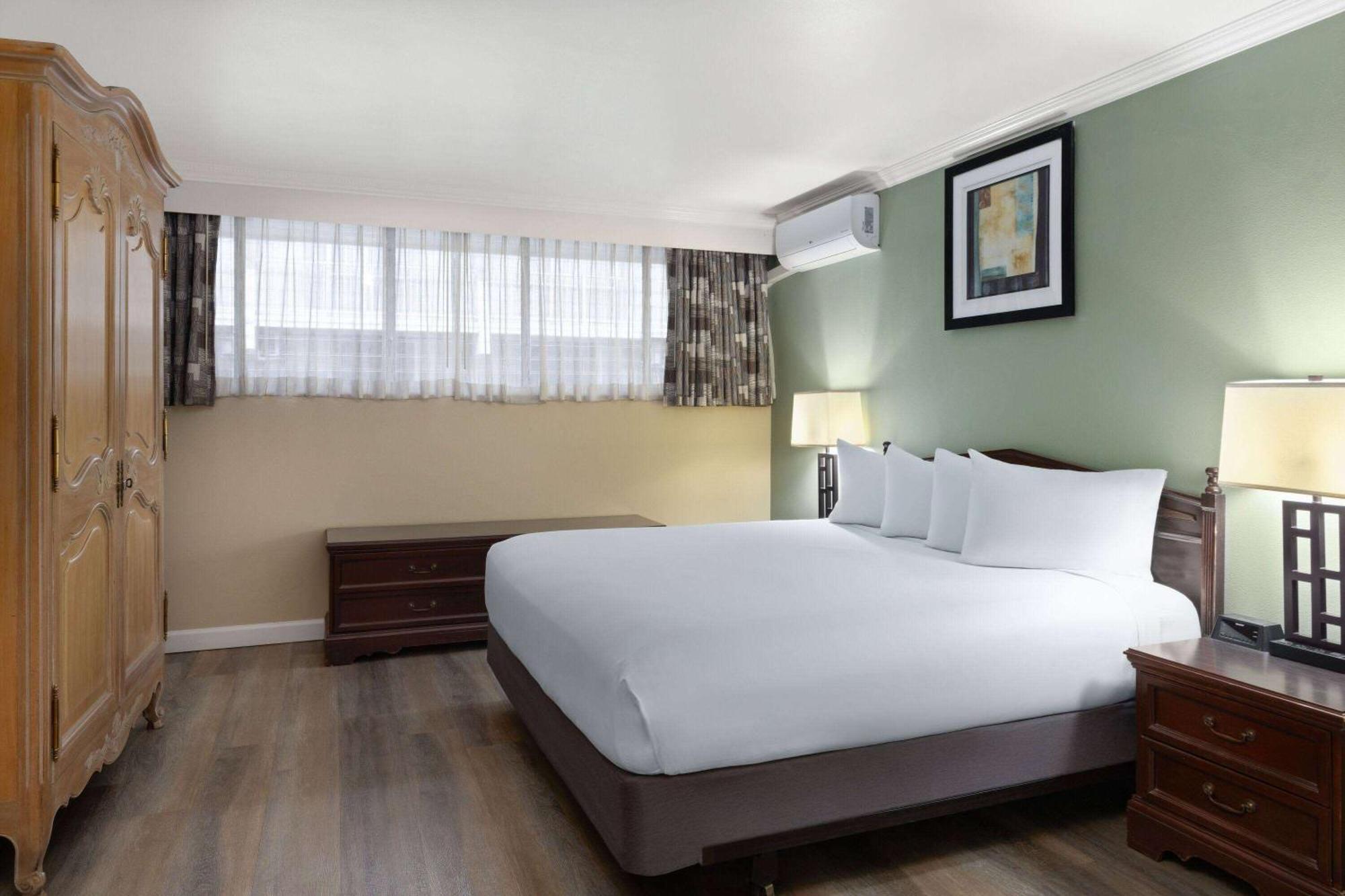 Travelodge By Wyndham Bay Monterey