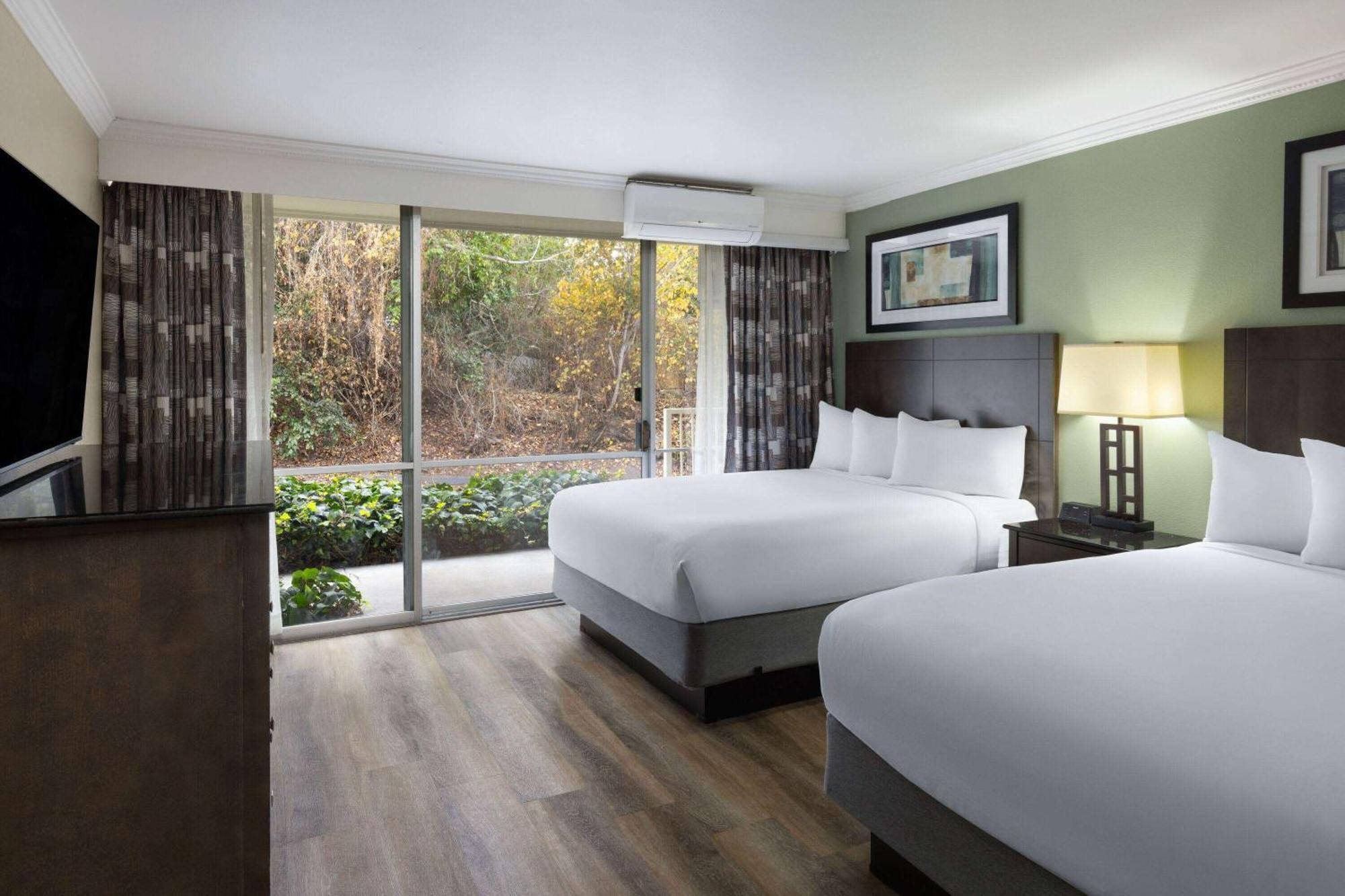Travelodge By Wyndham Bay 3*