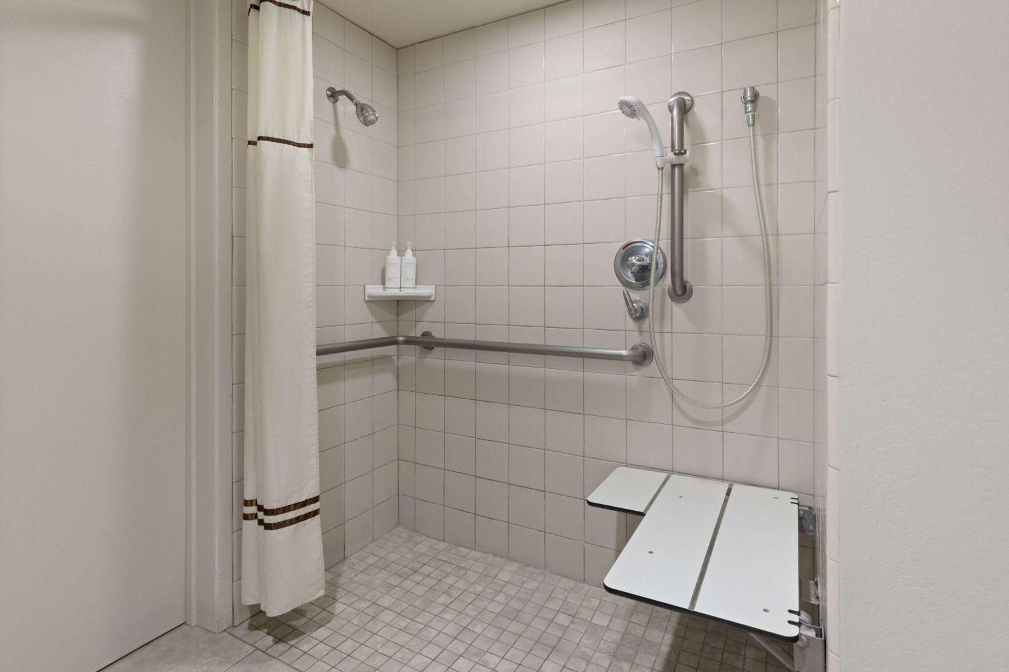 Travelodge By Wyndham Bay Hotel Monterey