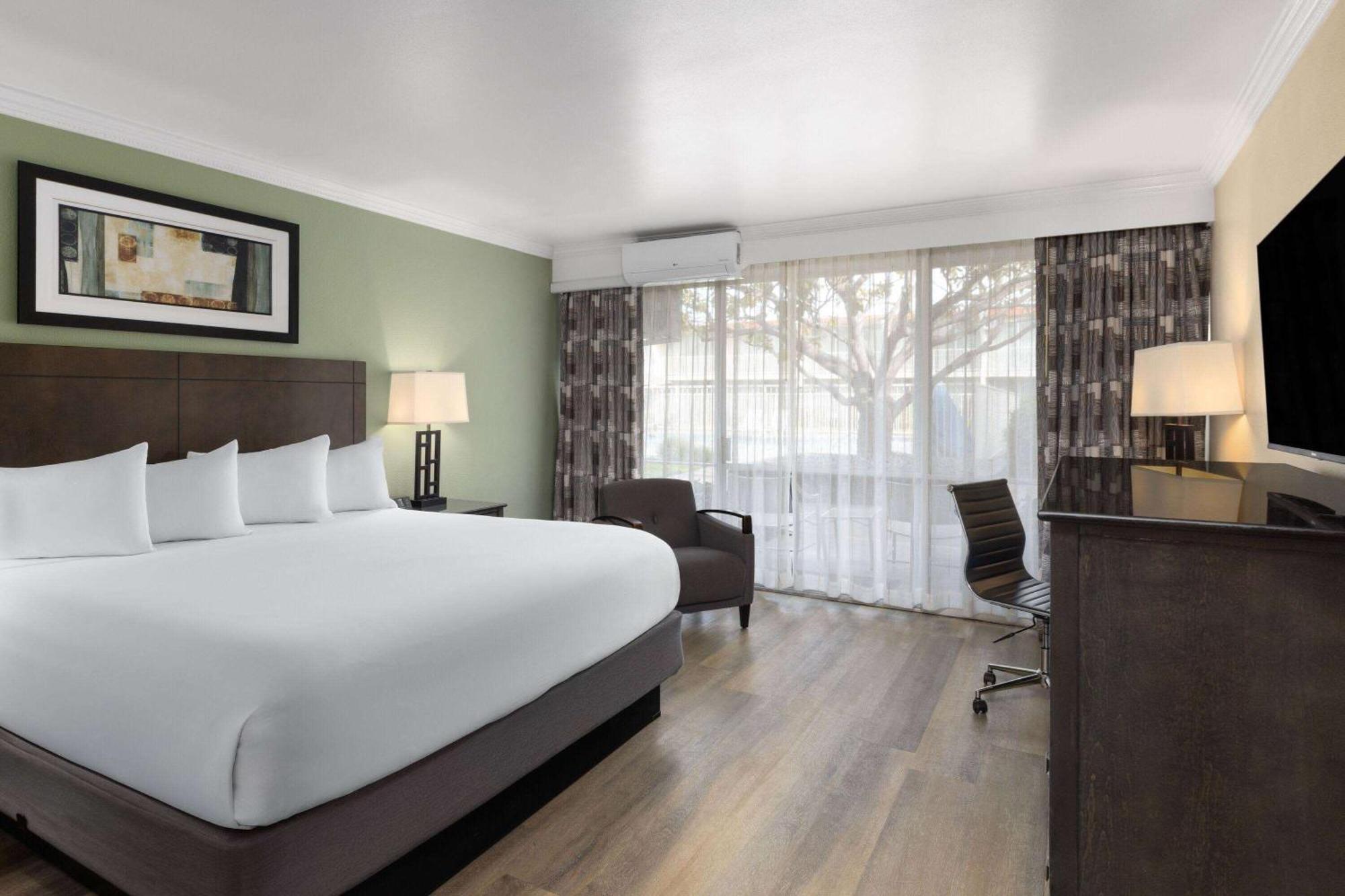 Travelodge By Wyndham Bay Hotel 3*