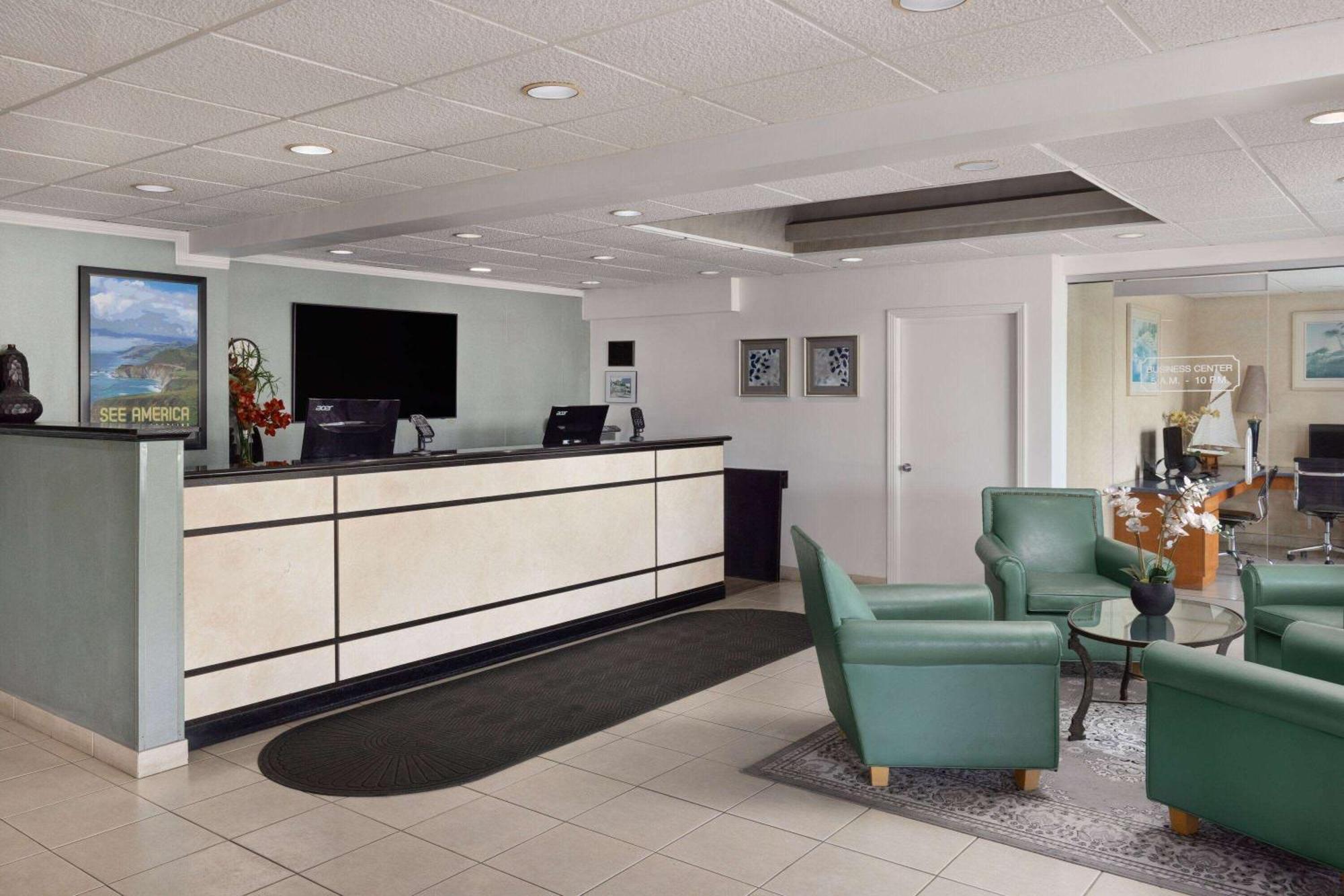 Hotel Travelodge By Wyndham Bay Monterey