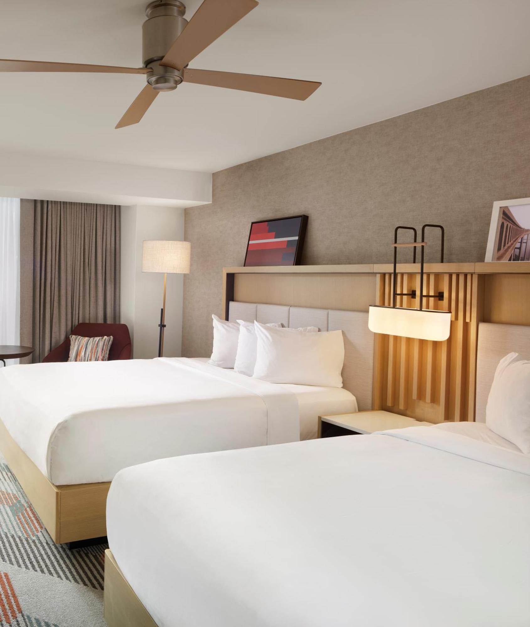 Hyatt Regency And 5*