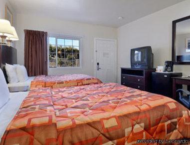 Super 8 By Wyndham Motel