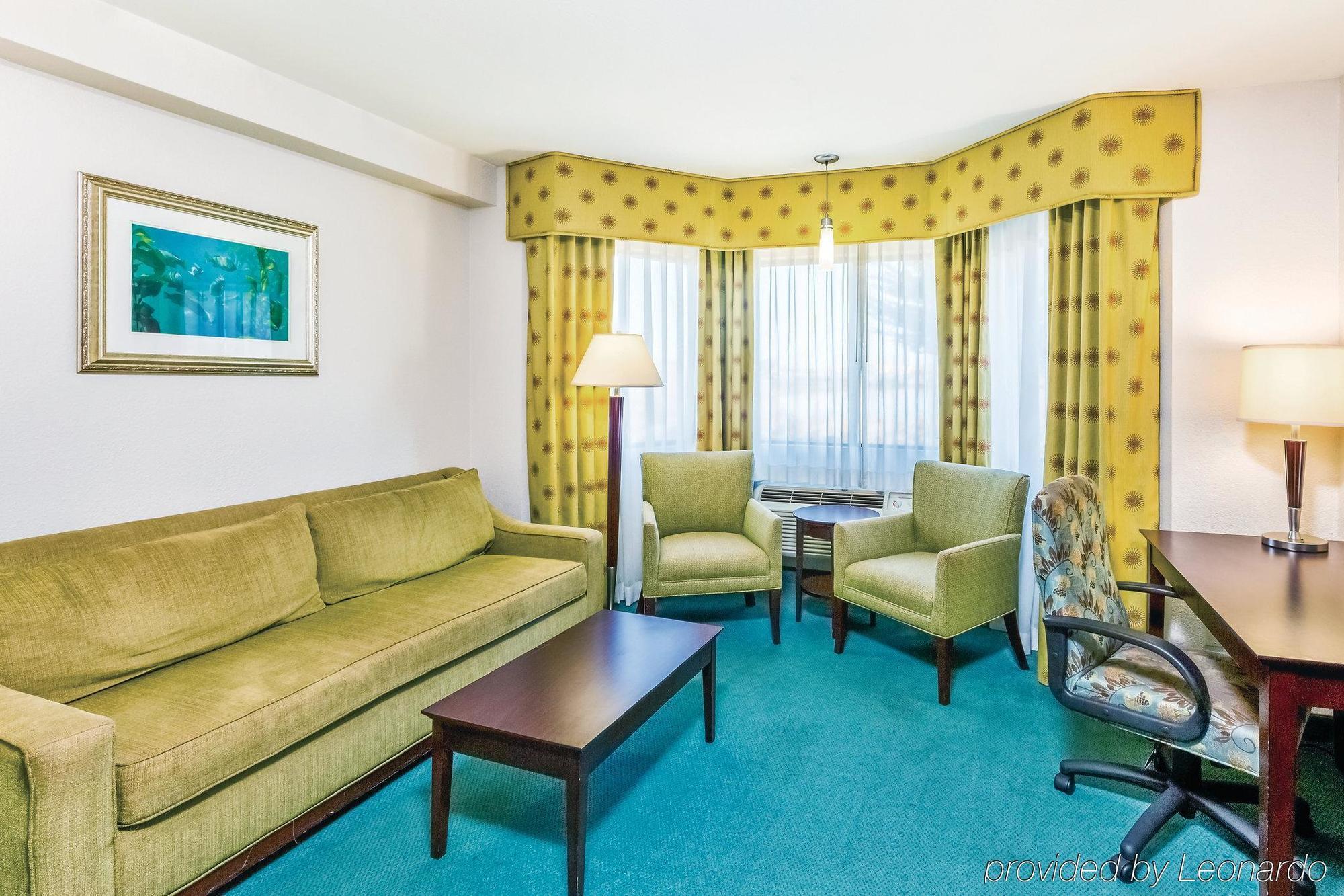 Hampton Hotel 3*