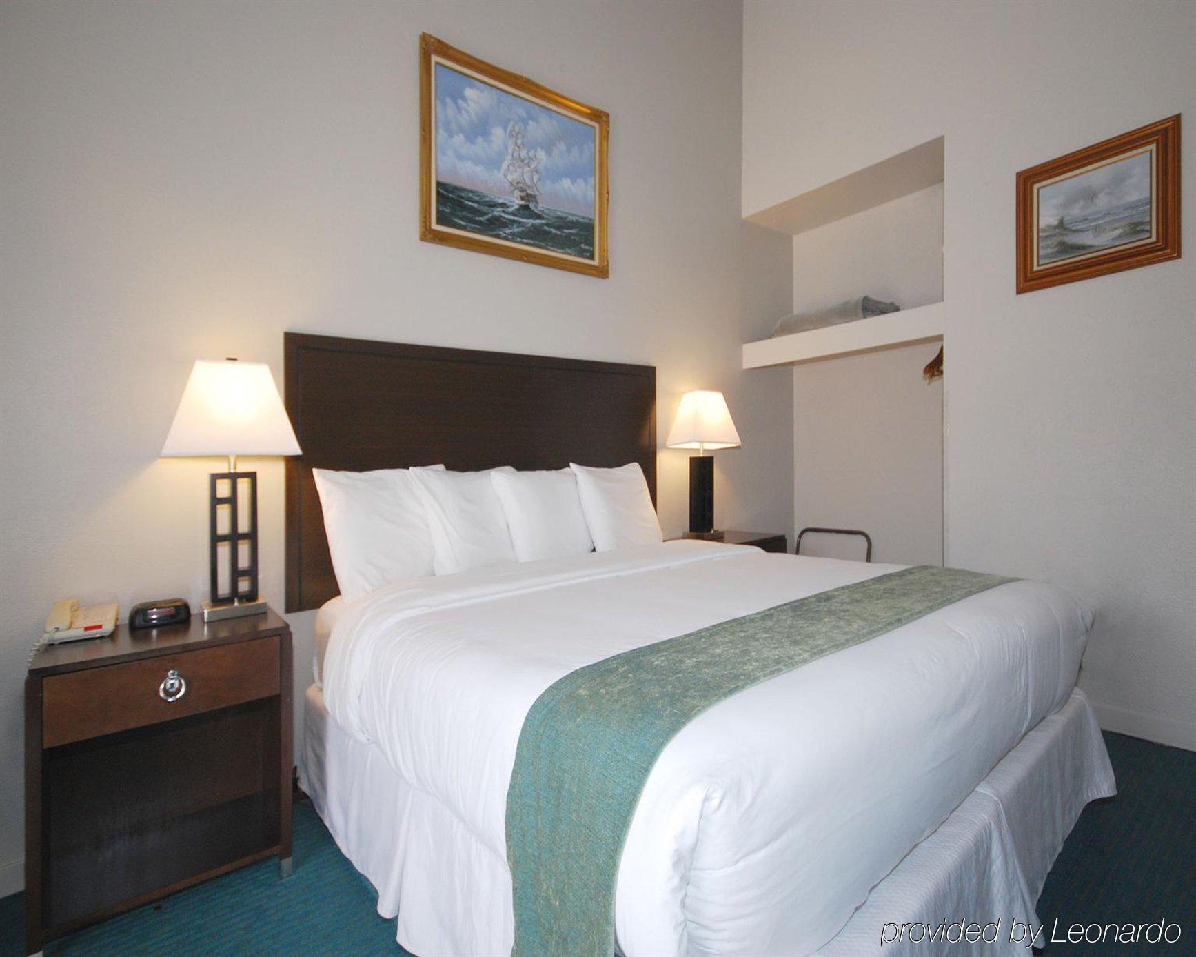 Cannery Row Hotel