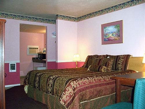 Motel Pines