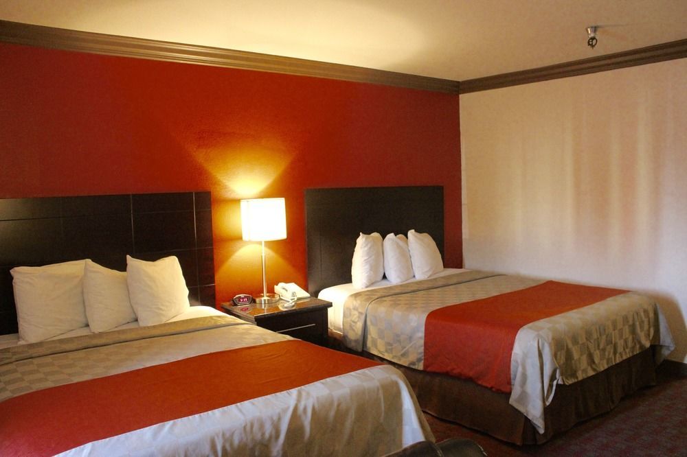 Motel Red Roof & 2*