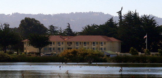 Hampton 3* Monterey