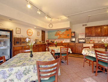 Howard Johnson Hotel 3*
