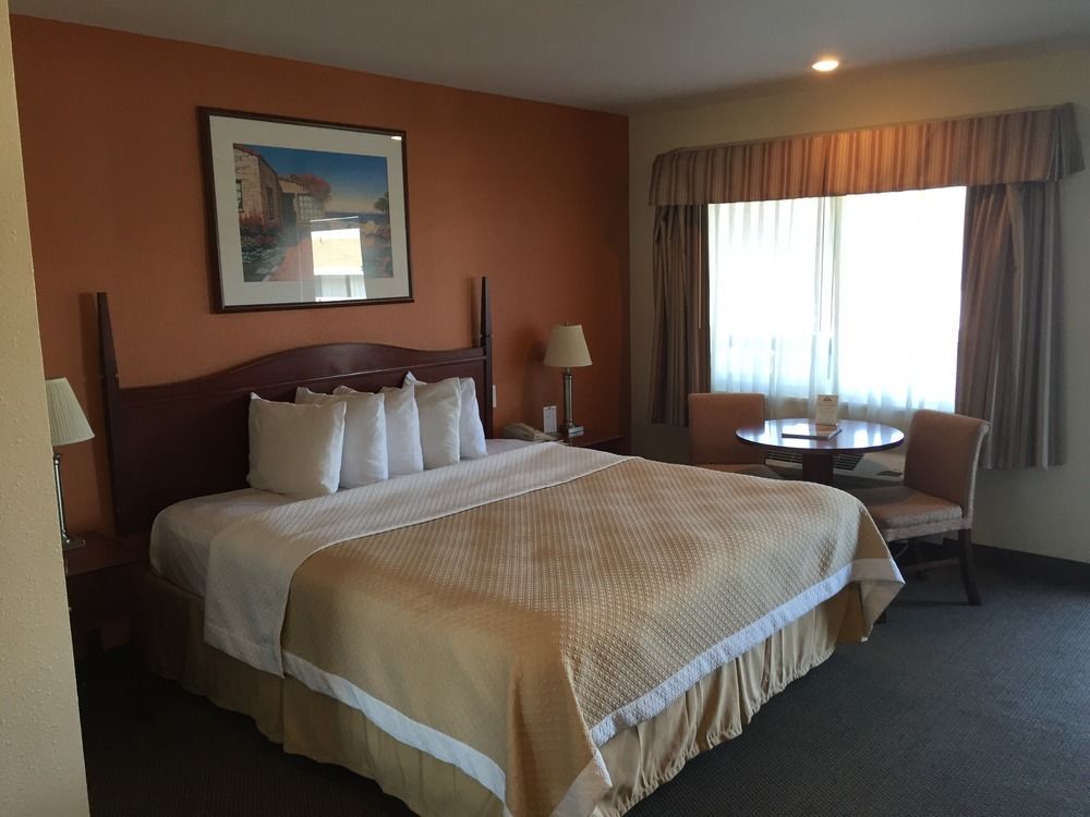 Days By Wyndham Downtown Monterey